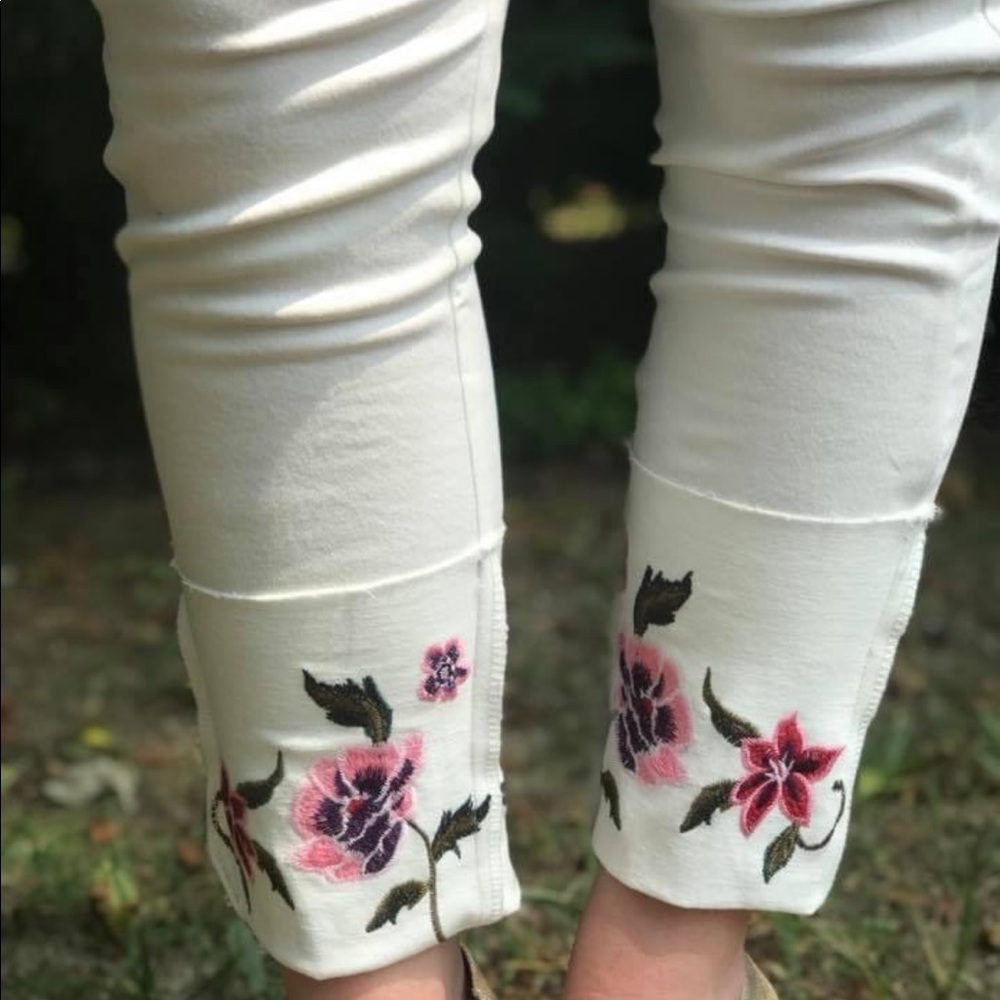 UMGEE elastic white floral pant